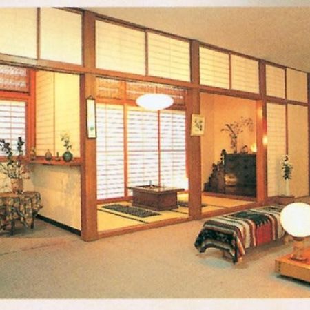 Izumiya Ryokan Uonuma Buitenkant foto
