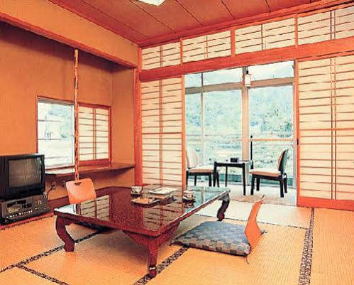 Izumiya Ryokan Uonuma Buitenkant foto